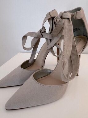 Beige Faux Suede Tie-Up Stiletto Heels Size 9 (5” Heel)